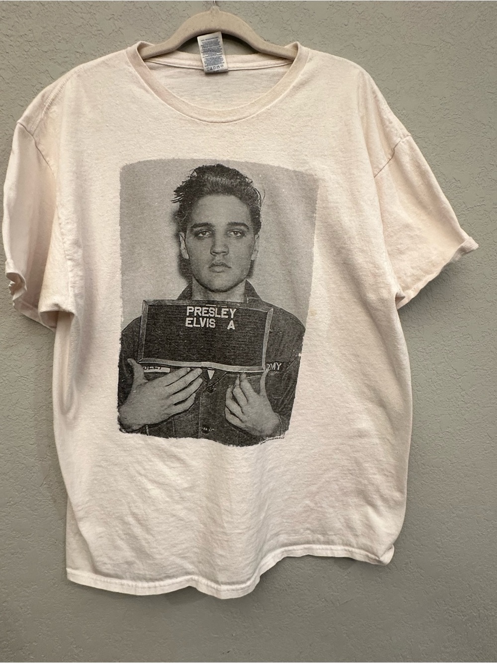 Delta Cream Graphic Elvis Presley Tee vintage